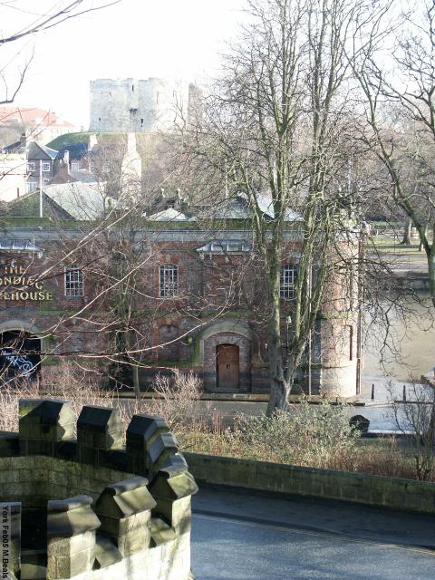 PICT5328-On_Baille_hill_looking_towards_Cliffords_tower