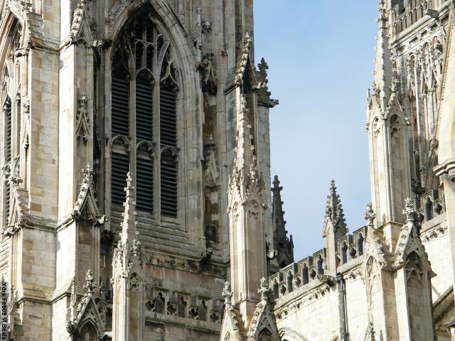 PICT5465-York_Minster_details